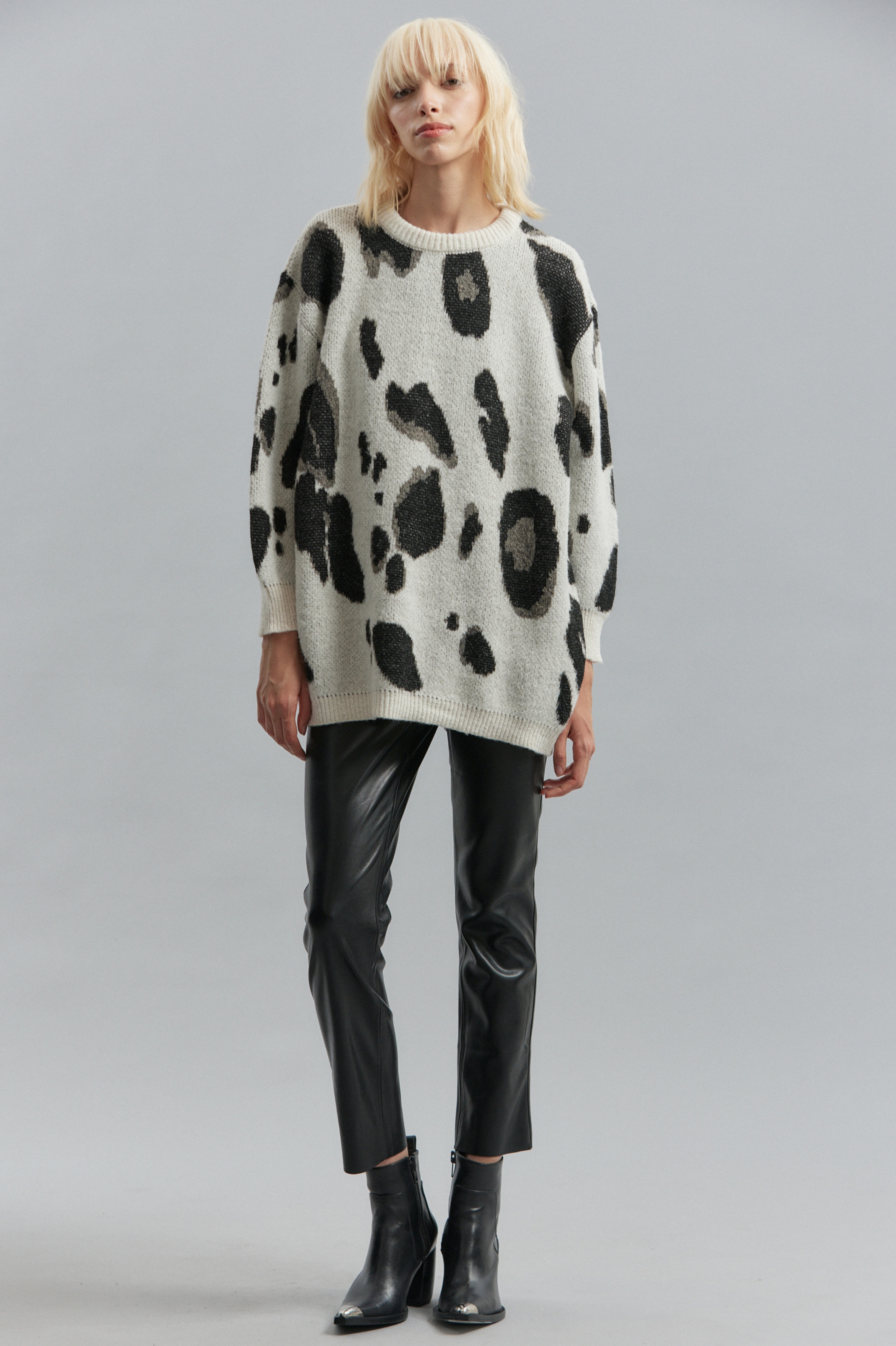 SWEATER OVERCROWDED