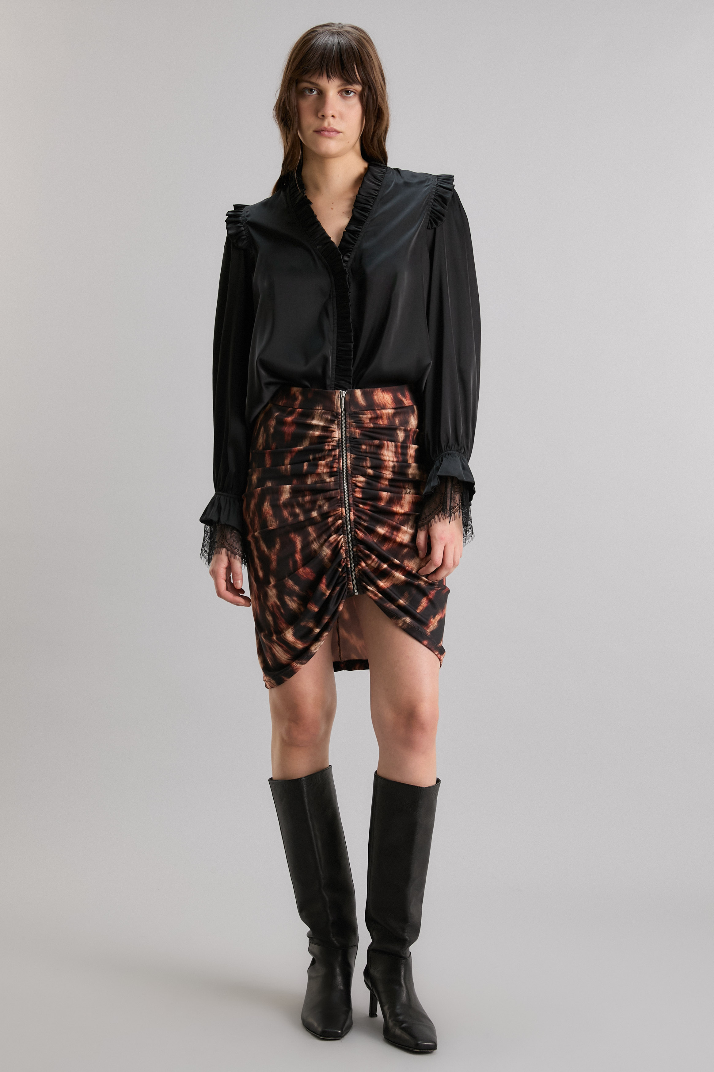 FALDA COPPER BLURRY SCENE