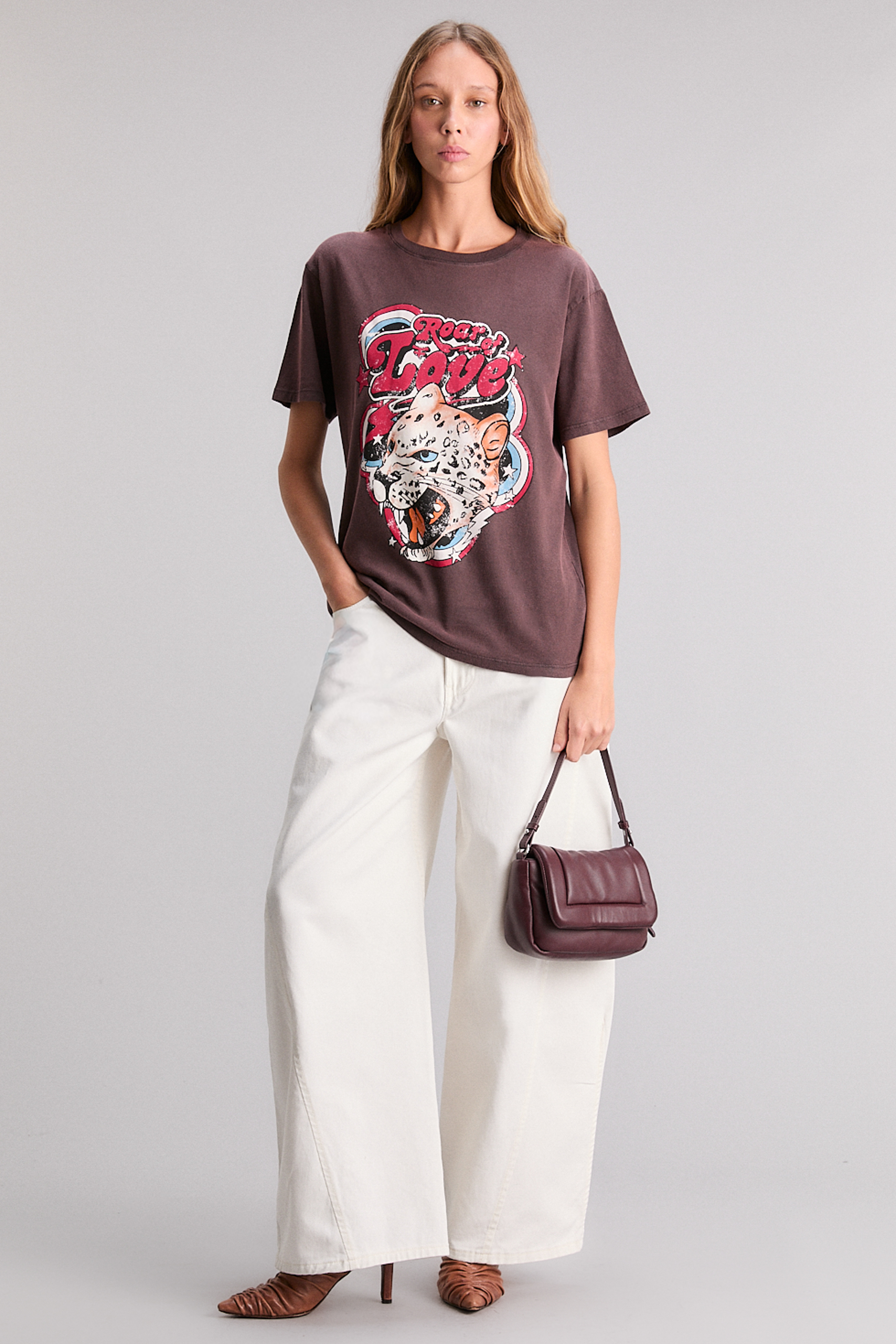 REMERA ROAR OF LOVE